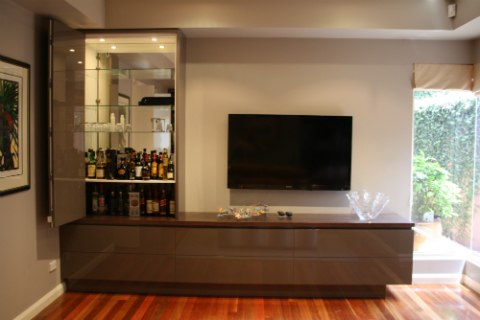 Open drinks cabinet and Entertainment unit